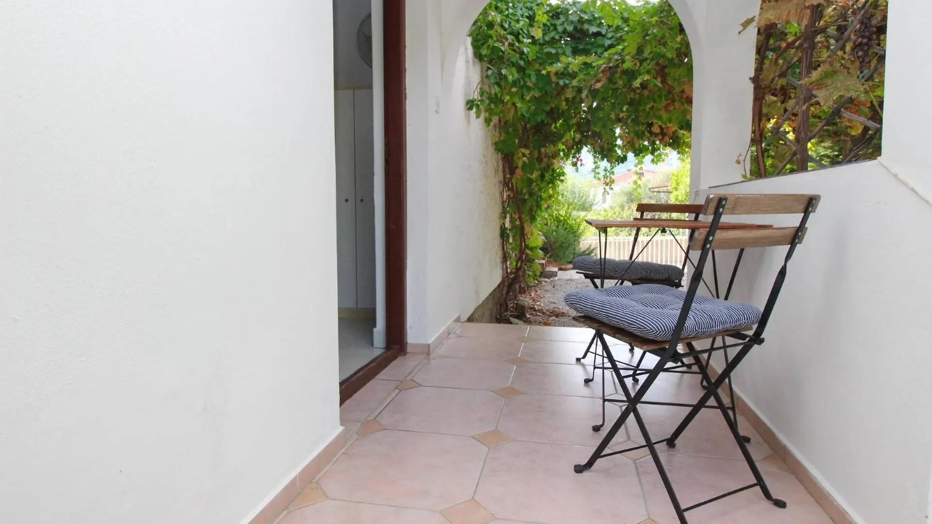 Apartments Valic Baska  Guest house