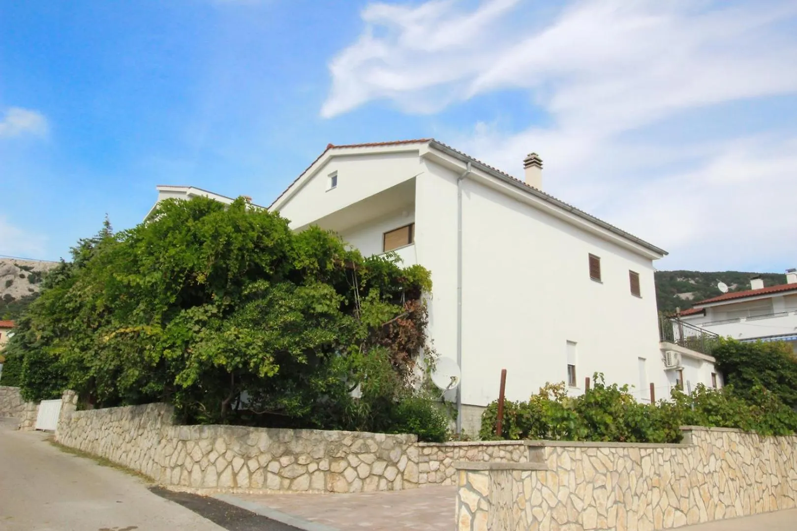 Guest house Apartments Valic Baska